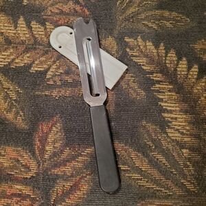 Pampered Chef Cheese Knife Spreader Slicer w/ Cover